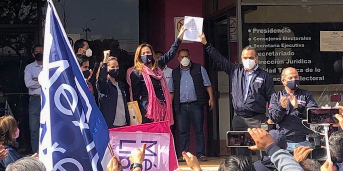 Margarita Zavala afuera del INE, ante simpatizantes de México Libre