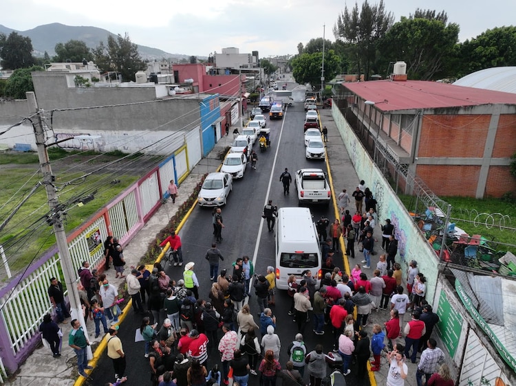 Autoridades municipales entregan repavimentación integral y alumbrado en las avenidas Tórtolas y Oriente 6.
