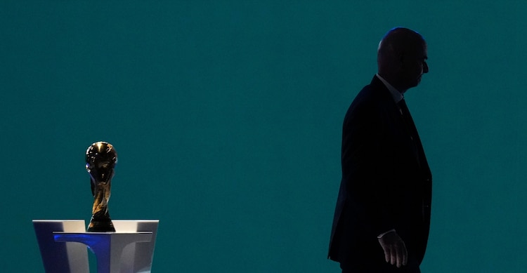 Creciente presión sobre el presidente Gianni Infantino tras su fallido plan de vender participaciones en la Copa del Mundo