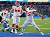 Michael Burton (45), fullback de los Chiefs, después de anotar un touchdown contra los Chargers en el comienzo de la Semana 15 de la NFL, el 16 de diciembre.