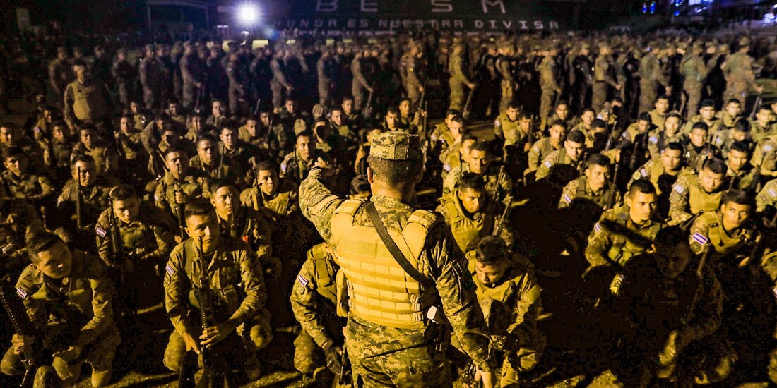 La medida es la última escalada en una cruzada contra la violencia de las pandillas que comenzó en marzo.