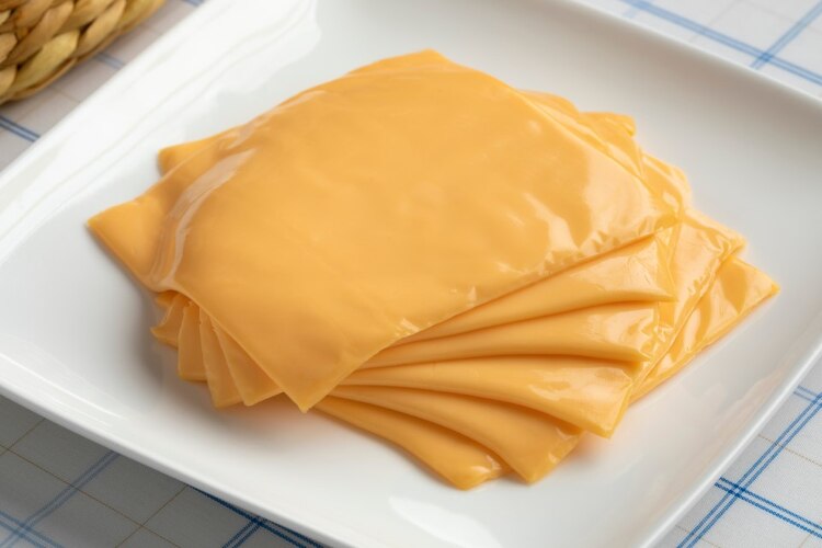 El queso americano es el favorito de muchas personas.