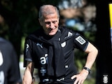 Óscar Washington Tabárez durante un entrenamiento de Uruguay, de cara a uno de sus juegos eliminatorios hacia Qatar 2022.