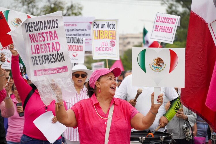 Marea rosa en todo el territorio nacional.