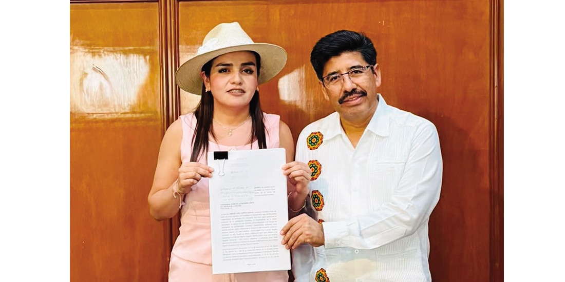 La edil Grecia Quiroz y el ministro presidente, Hugo Aguilar, el 25 de junio.