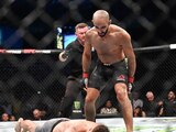 Ottman Azaitar durante una pelea de la UFC en septiembre de 2019.