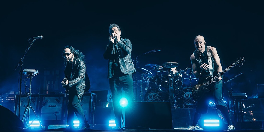 LA BANDA estadounidense en pleno concierto de su Tour 2026.
