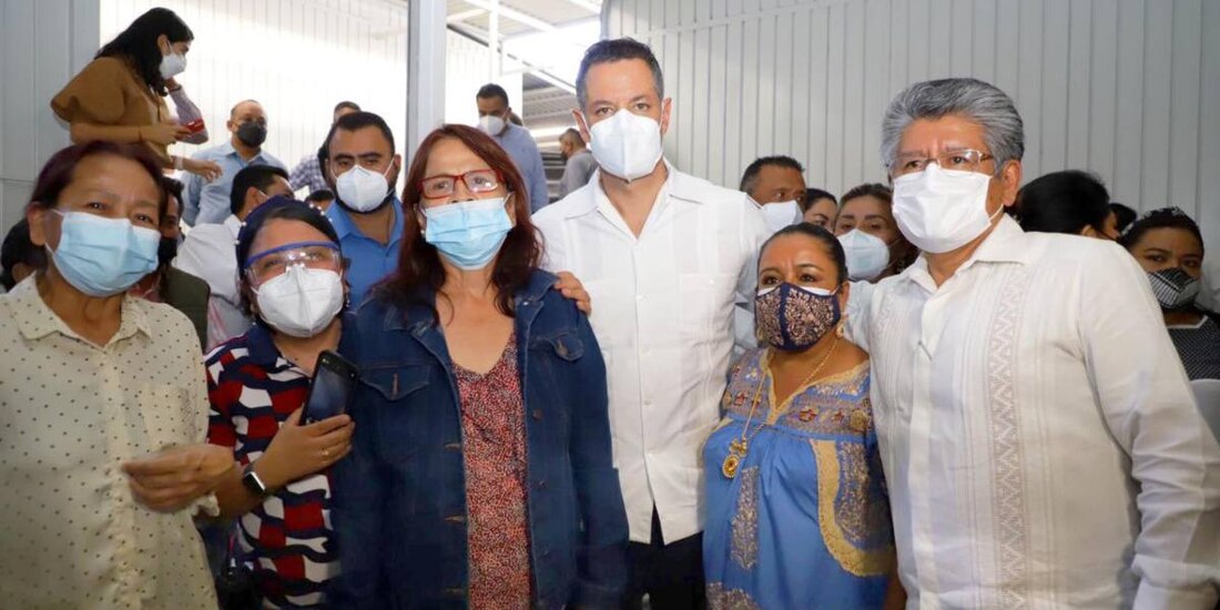 "Hoy estamos cumpliendo con la palabra empeñada y estamos de fiesta con esta nueva obra que favorece al pueblo de Oaxaca", dijo el gobernador de Oaxaca, Alejandro Murat.