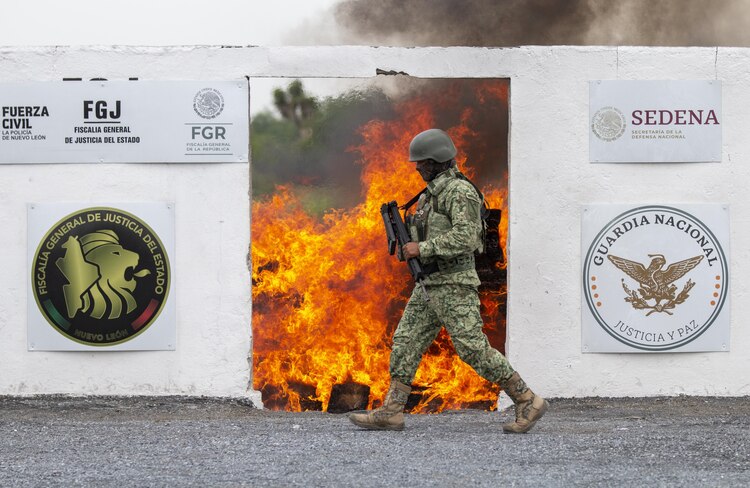 El 28 de junio, la Fiscalía General de la República, a través de su Fiscalía Federal de Nuevo León, en coordinación con la Sedena, incineró más de 858 kilos de droga, entre ella marihuana y metanfetaminas.