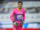 Alfredo Talavera celebra un gol de Pumas en el Torneo Guard1anes 2020 de la Liga MX.