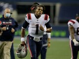 Cam Newton durante un partido con los Patriots.