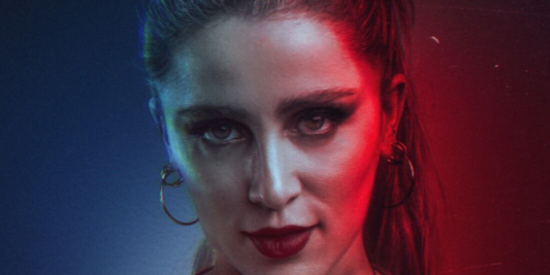 Cassandra Sánchez Navarro, dando vida a Adriana en la serie.