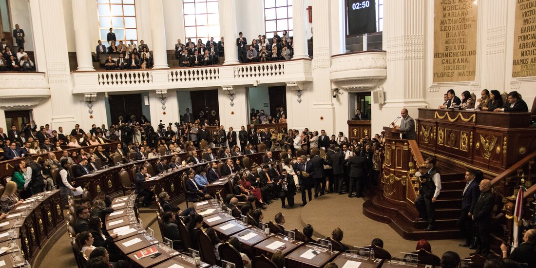 Legisladores de la CDMX toman protesta a los nuevos alcaldes, en 2018.