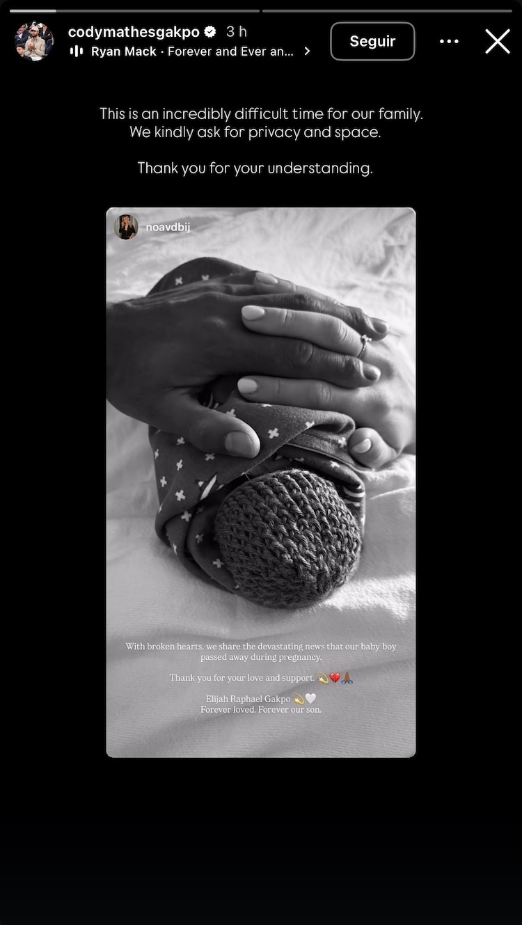 Cody Gakpo anunció la pérdida de su segundo hijo.