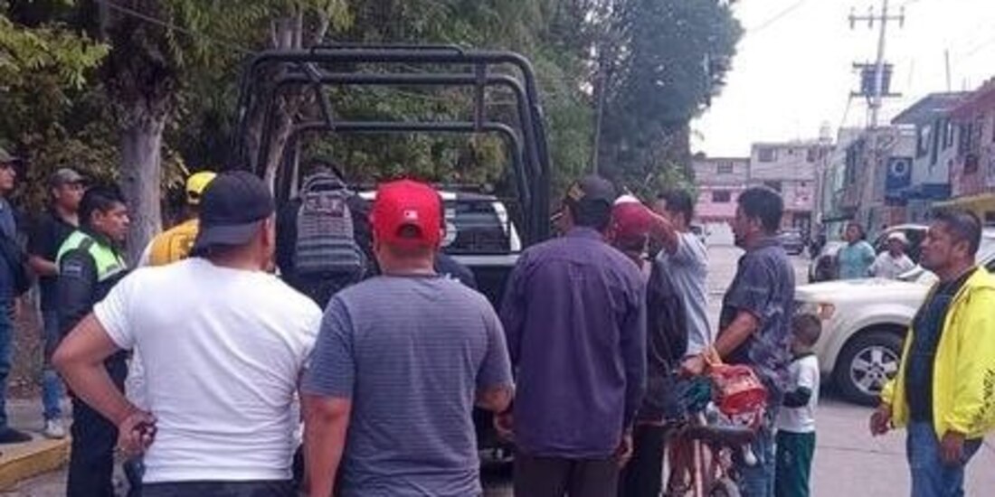 Un estudiante ingresó un arma de fuego a una secundaria del Estado de México y la sacó en clase; hirió al conserje de la secundaria.