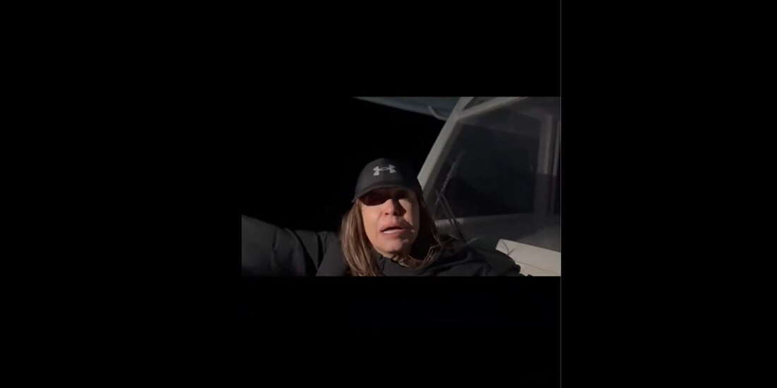 La venezolana María Corina Machado, en el momento de su rescate.