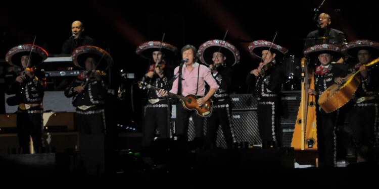 Paul McCartney, exintegrante de The Beatles, dio un concierto gratuito en el Zócalo el 10 de mayo de 2012