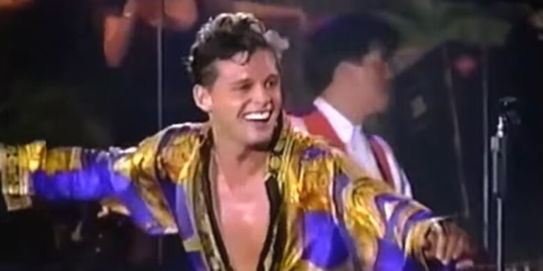 "Luis Miguel, la serie" recrea la famosa camisa Versace del cantante