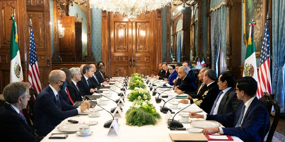 AMLO en un desayuno junto con funcionarios de Estados Unidos previo al Diálogo de Alto Nivel de Seguridad.