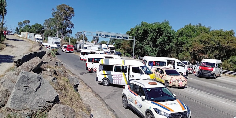 Bloqueo de transportistas y ganaderos.