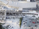 VISTA aérea del centro comercial AEON Mall dañado tras el terremoto, ayer.