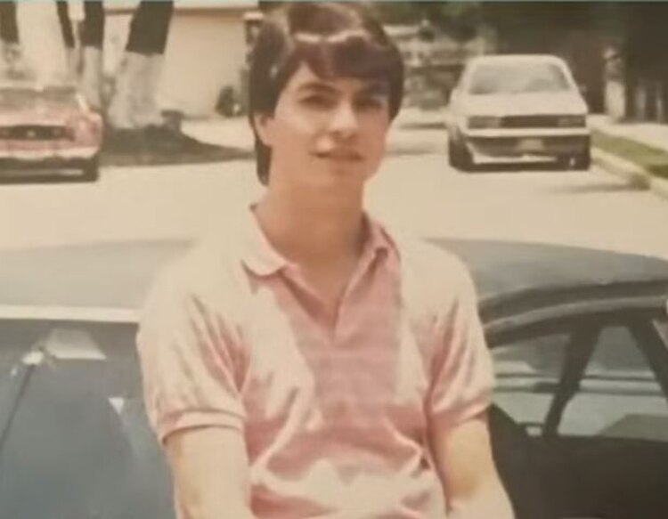 Así era de joven el novio de Gloria Trevi, Erick Hassel