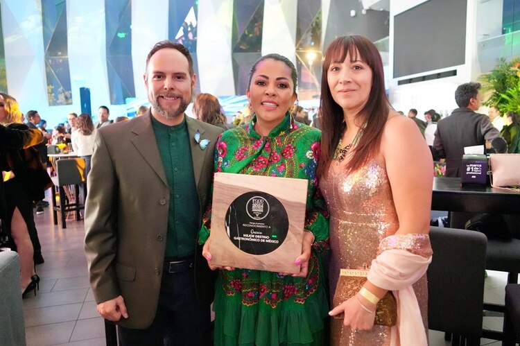 La Secretaría de Turismo de Oaxaca celebra el premio a Mejor Destino Gastronómico del país.