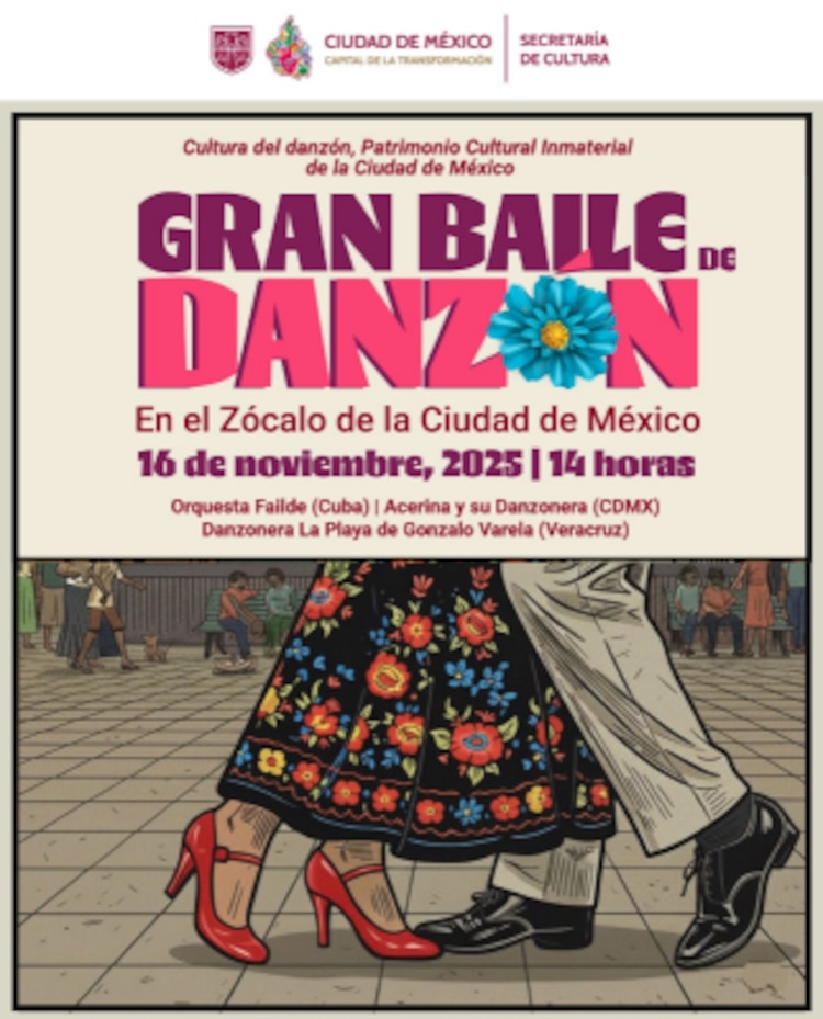 Monumental bailongo danzonero en el Zócalo