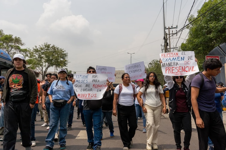 Irregularidades en examen que se aplicó vía remota provocó descontento entre aspirantes.