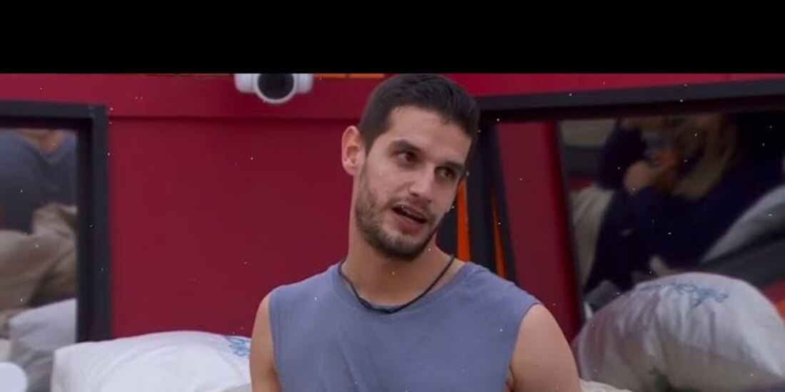 Adrián Marcelo exhibe que la producción de LCDLF le da los viernes gomitas ¿de marihuana?