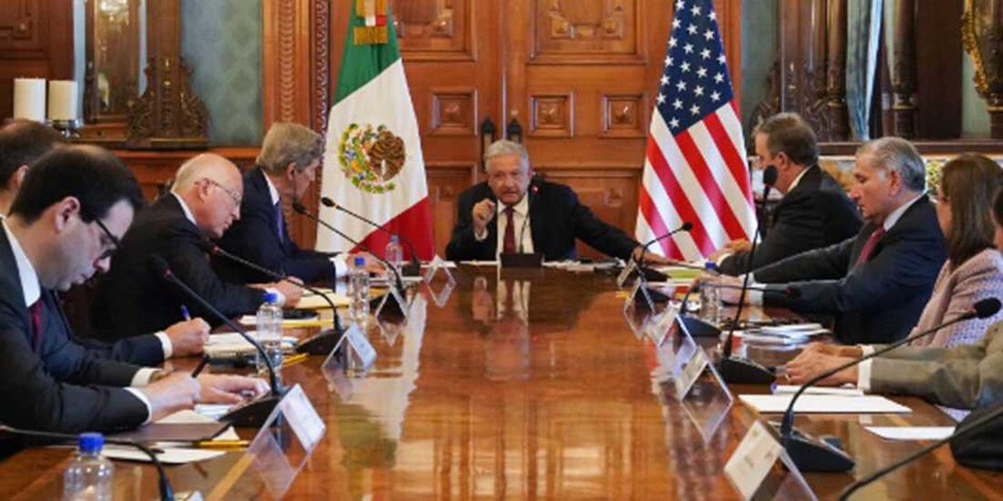 AMLO, ayer con Ken Salazar, John Kerry, Marcelo Ebrard, Adán Augusto López y Rocío Nahle.