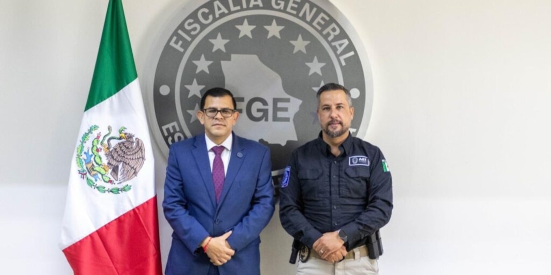 Francisco Sáenz Soto (izq.) nombró a Hermann Adrián Pérez Rico como encargado de despacho de la Agencia Estatal de Investigación.