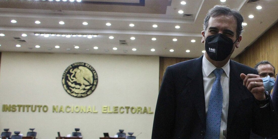 Lorenzo Córdova enfatizó que los órganos autónomos tienen como obligación la regulación, la limitación y el control de los poderes para evitar abusos, excesos y arbitrariedades en su ejercicio.