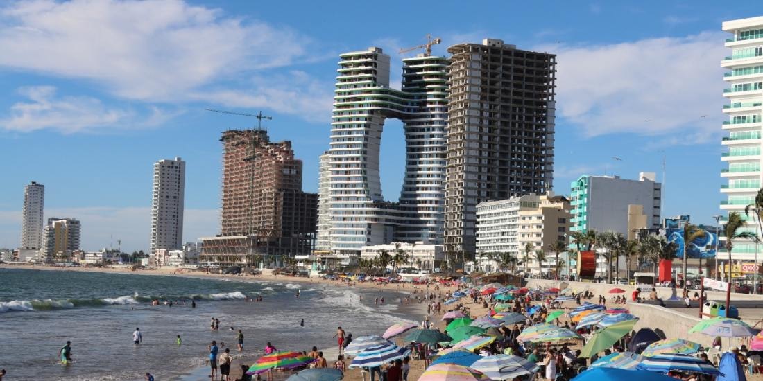 Sinaloa recibe a más de 83 mil turistas el fin de semana largo.