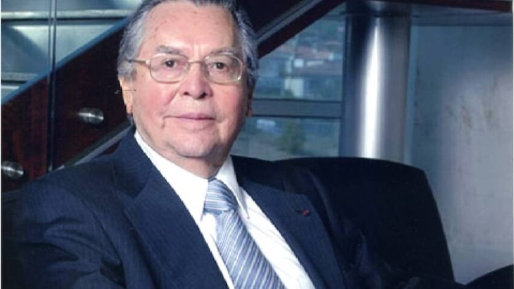 Fundador del despacho Santos Elizondo