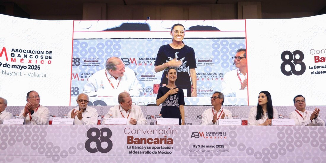 La presidenta de México, Claudia Sheinbaum Pardo, ayer, en la sesión plenaria de la 88 Convención Bancaria celebrada en Nayarit.