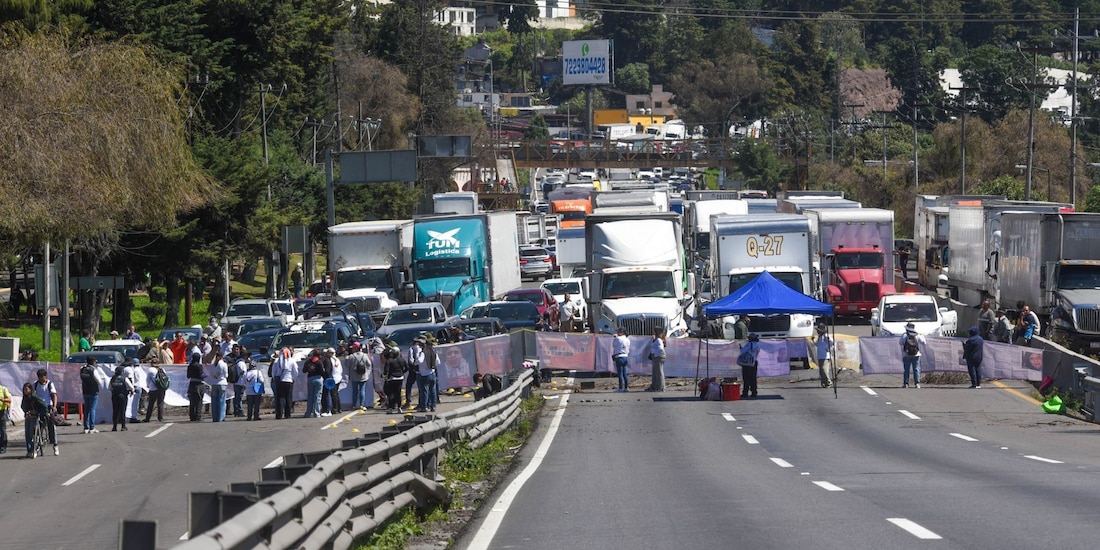 Bloqueo de carretera México-Toluca por familiares de personas desaparecidas, el 20 de octubre de 2026.