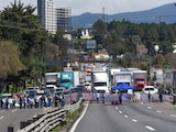 Bloqueo de carretera México-Toluca por familiares de personas desaparecidas, el 20 de octubre de 2026.