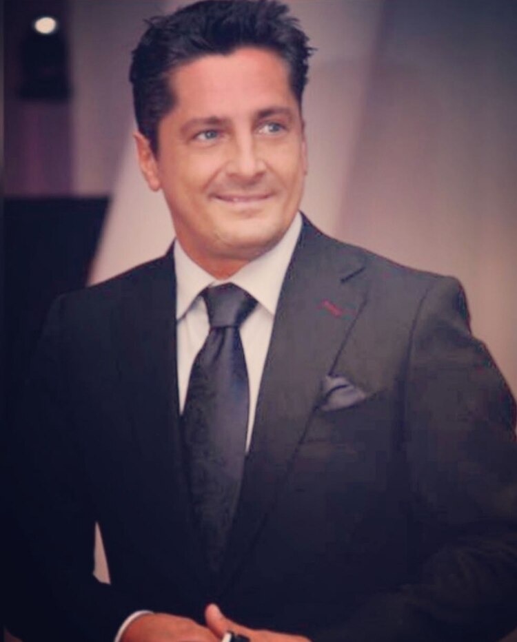 Alejandro Basteri, hermano de Luis Miguel