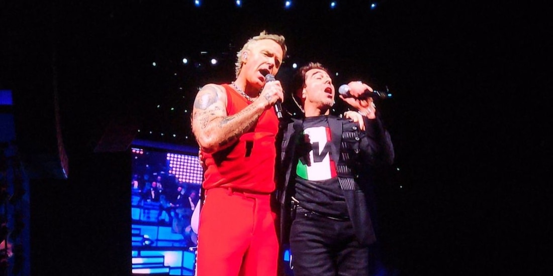 Omar Chaparro sube al escenario con Robbie Williams