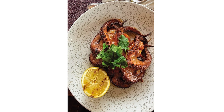 Puedes degustar un exquisito pulpo.