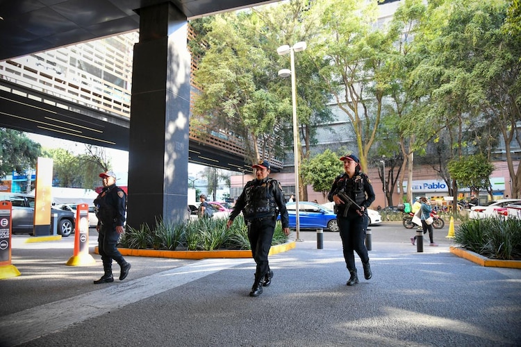 El despliegue de seguridad incluye 40 patrullas de reacción, 8 ambulancias, unidades de rescate y más de 3 mil cámaras de videovigilancia activas.