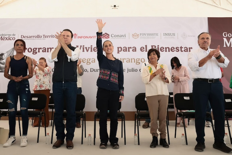 Al centro, la Presidenta Claudia Sheinbaum.