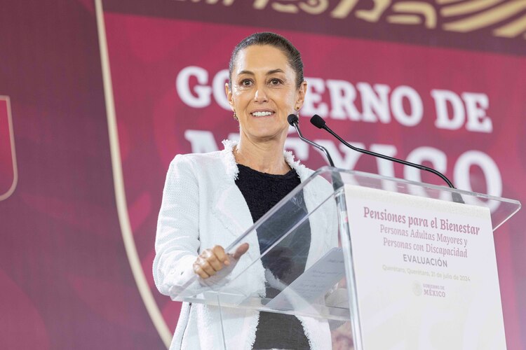 Claudia Sheinbaum garantizó la continuidad de programas sociales e insistió en la construcción del tren para Querétaro.