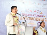 Gobernador Salomón Jara reconoce a cocineras en Feria de la Tlayuda.