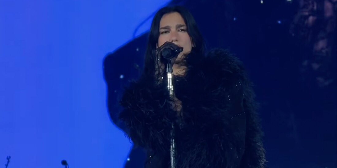 Dua Lipa canta Bésame Mucho en México