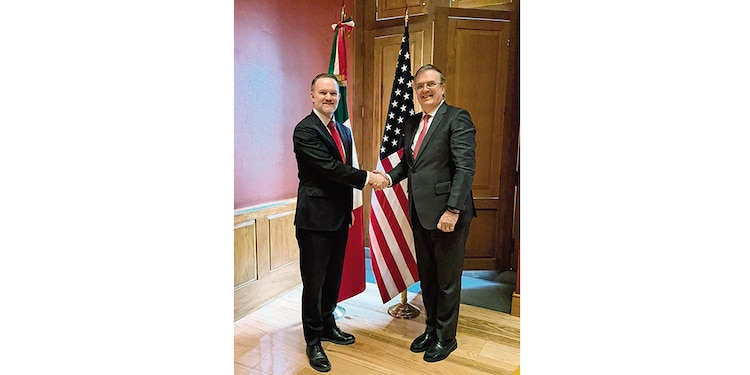 Jamieson Greer y Marcelo Ebrard, ayer previo a la reunión en el Club de Banqueros.