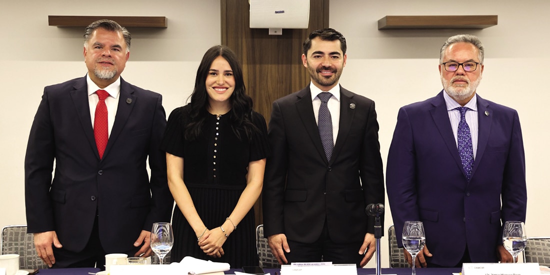 Miembros de la Cámara Nacional del Autotransporte de Carga, ayer en conferencia