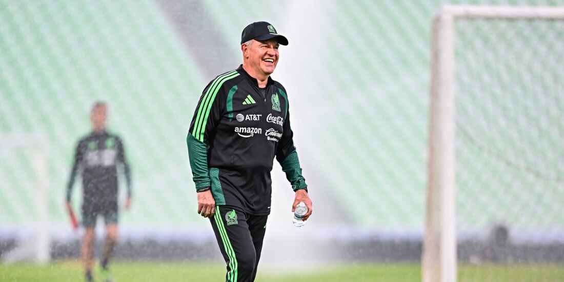 Javier Aguirre en un entrenamiento de la Selección Mexicana