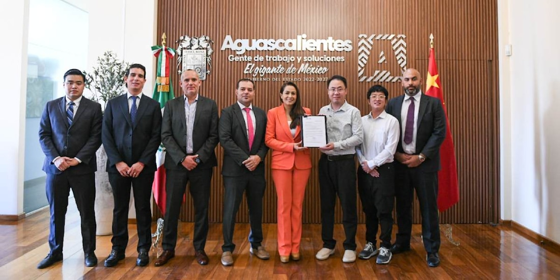 La gobernadora Tere Jiménez encabezó el anuncio oficial de la nueva inversión industrial en Palacio de Gobierno.